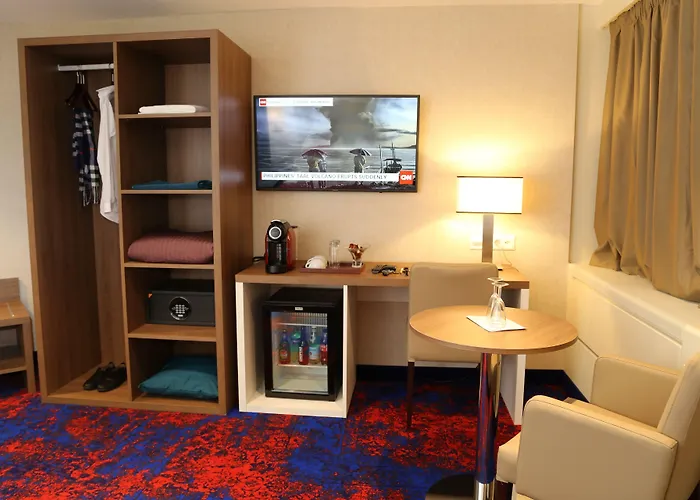 My Home Hotel - Free Parking , Ac