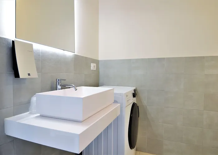 Venice Terminal Apartments & Suites