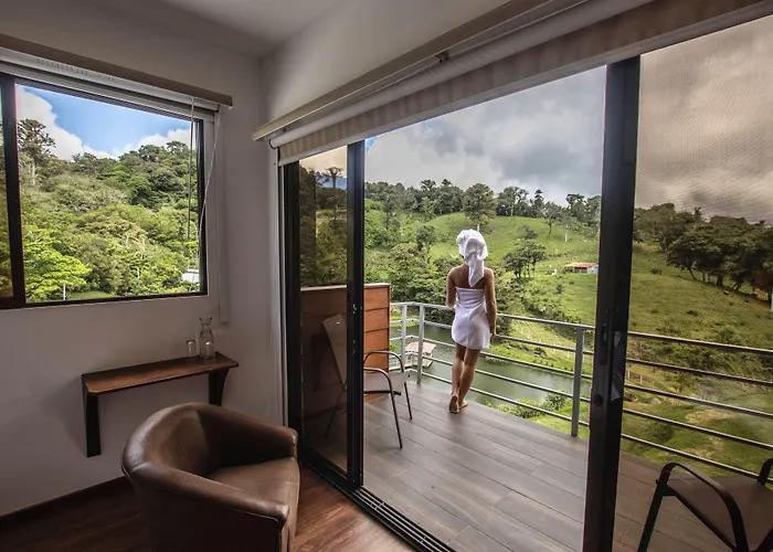 Burbi Lake Lodge Monteverde
