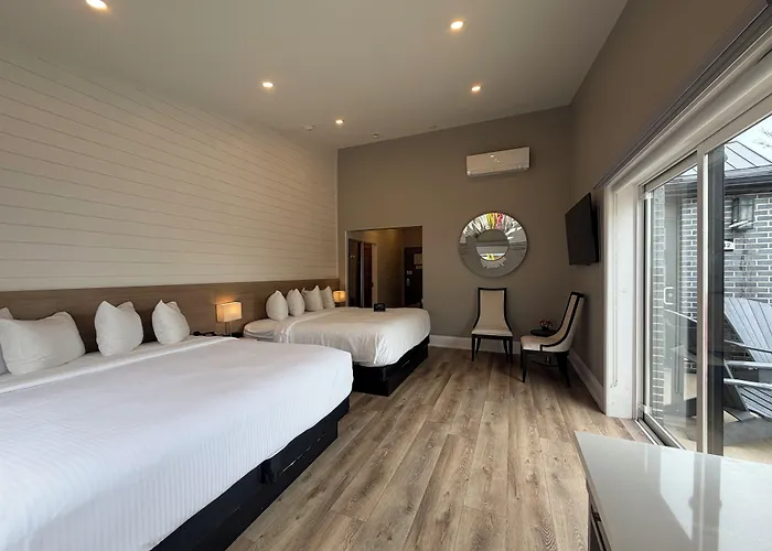 Colonial Hotel & Suites