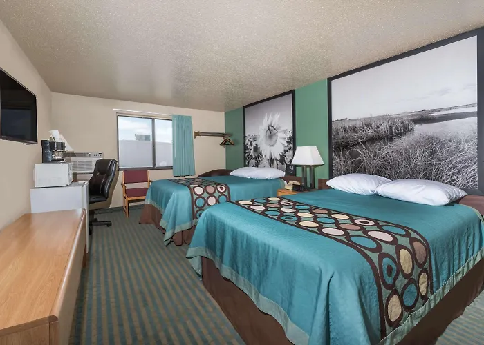 Super 8 By Wyndham Devils Lake
