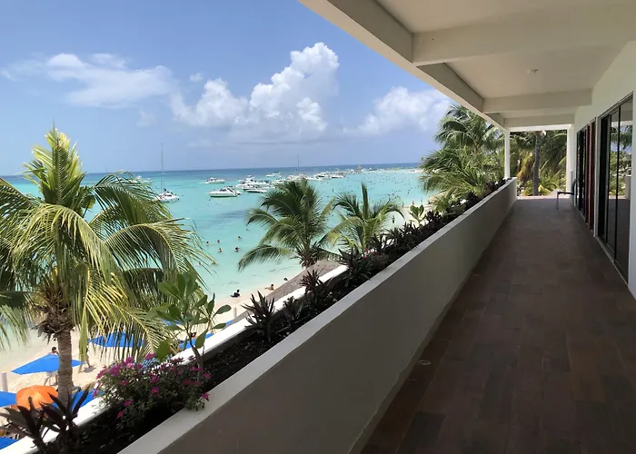 Cuxos Hotel Beachfront