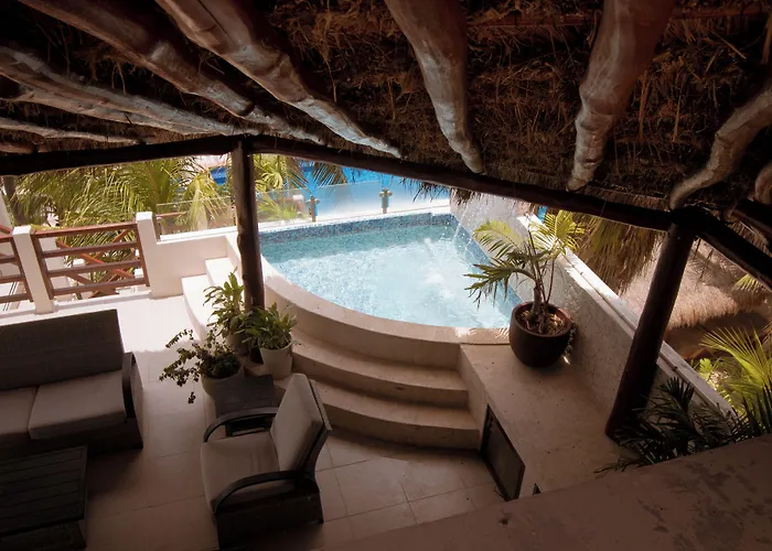 Cuxos Hotel Beachfront