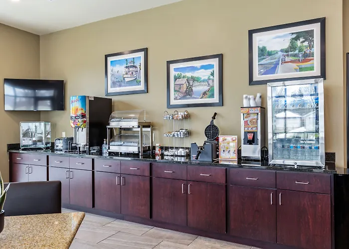 Cobblestone Hotel & Suites - Little Chute