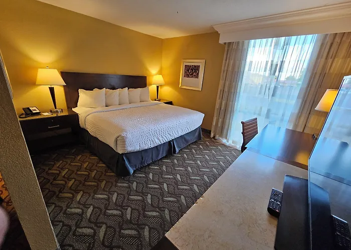 Clarion Inn & Suites Roswell