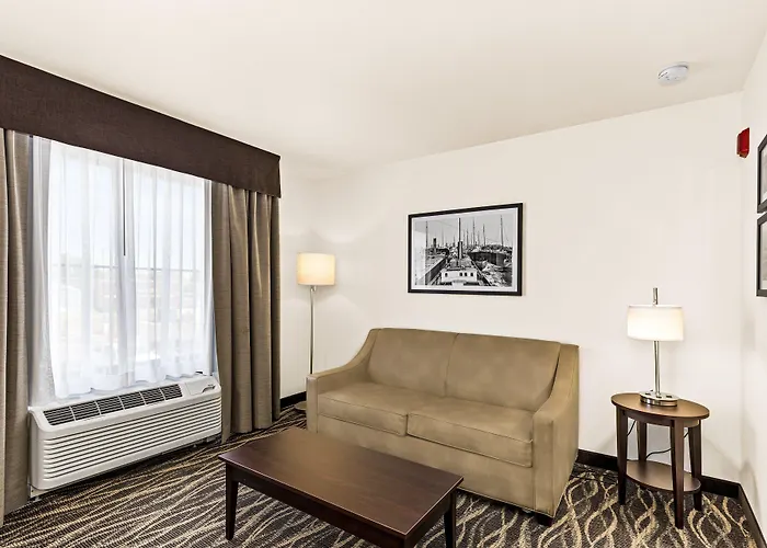 Cobblestone Hotel & Suites