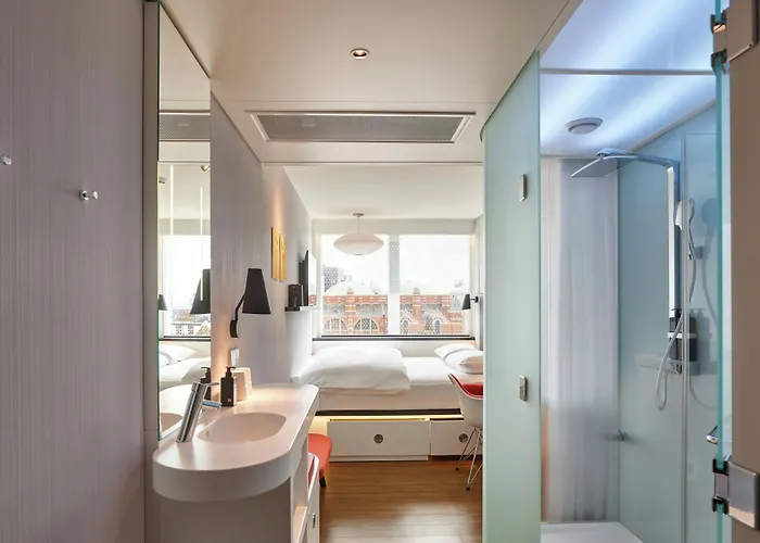 citizenM London Victoria Station