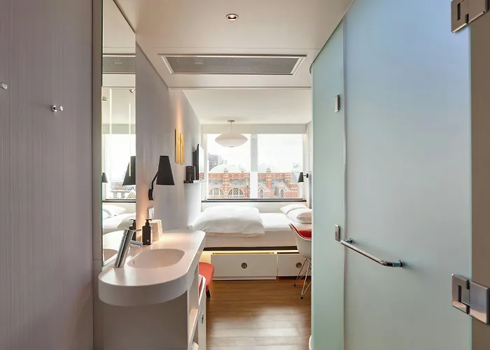citizenM London Victoria Station