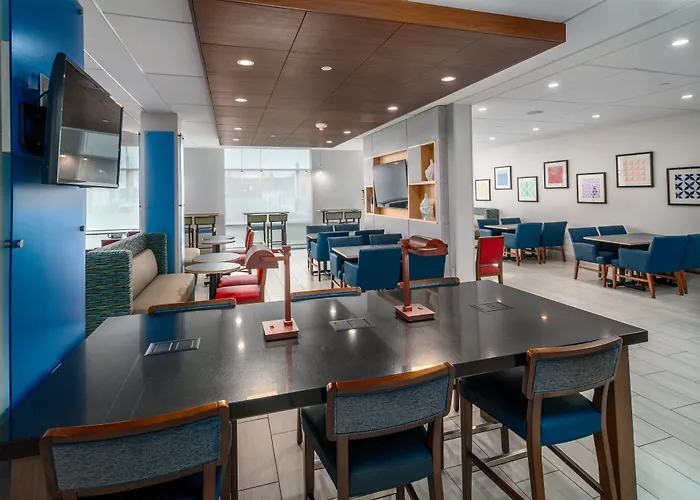 Holiday Inn Express & Suites - Brandon By Ihg