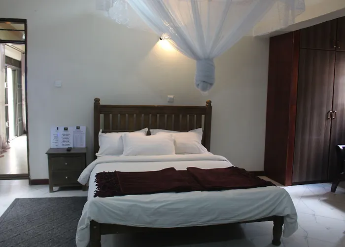 Montane Safaris Hotel