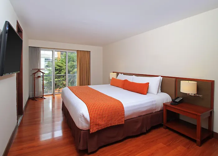 Hotel Windsor House Inn By Geh Suites