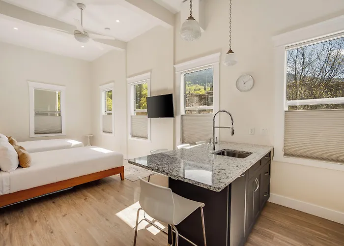 Stirling All Suites Hotel