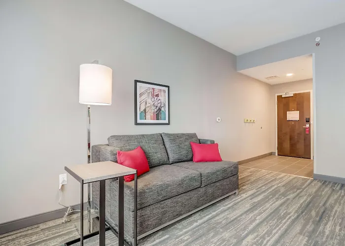 Hampton Inn & Suites Cincinnati Midtown Rookwood