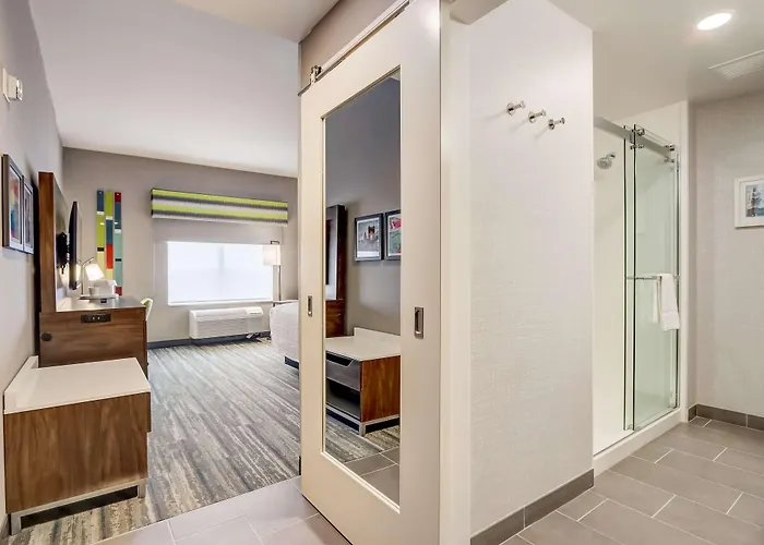 Hampton Inn & Suites Cincinnati Midtown Rookwood
