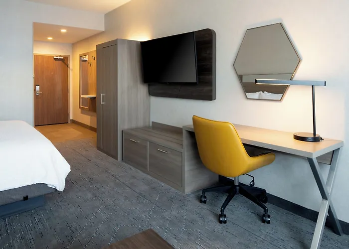 Holiday Inn Express & Suites - Hollister By Ihg