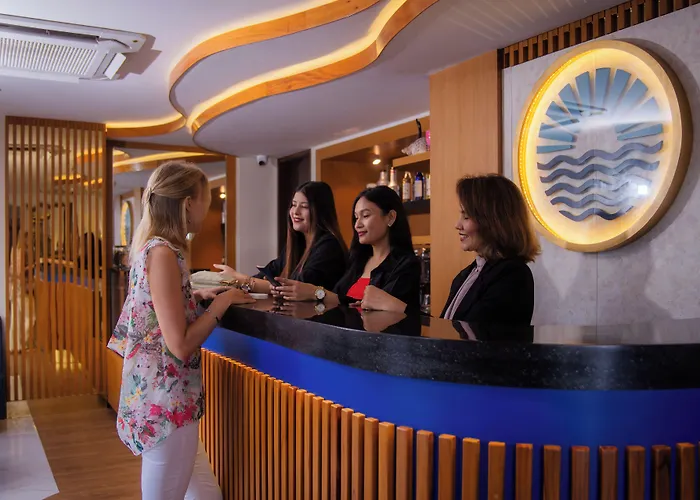 Umet Seaview Hotel With Free Airport Pick Up And Drop T&C Apply