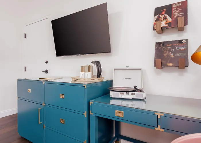 Lily Hall-A Boutique Hotel
