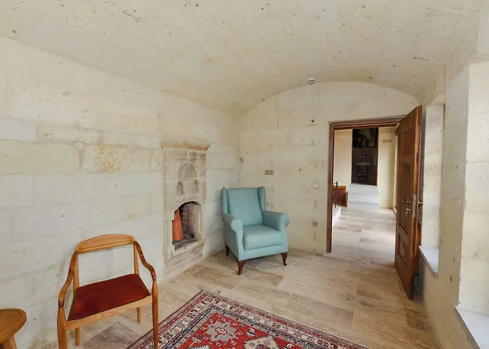 Evanthia Cave Suites