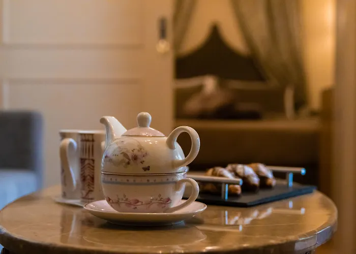 April Luxury Suites (Adults Only)