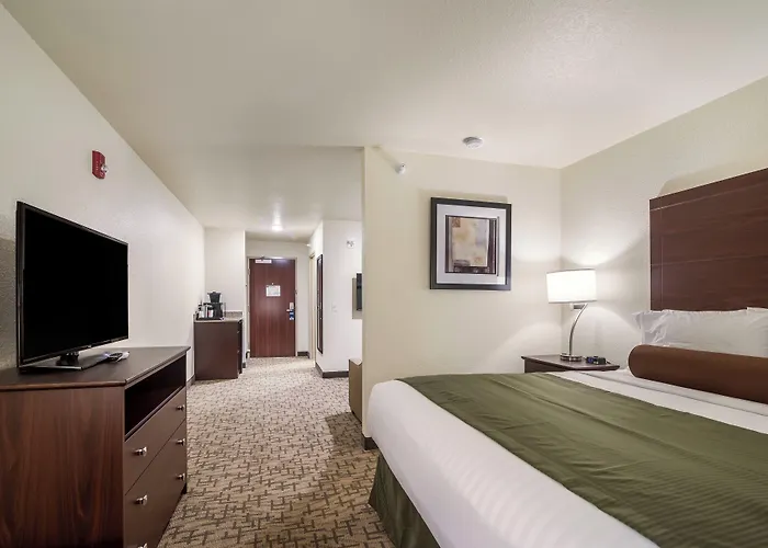 Cobblestone Hotel & Suites - Victor
