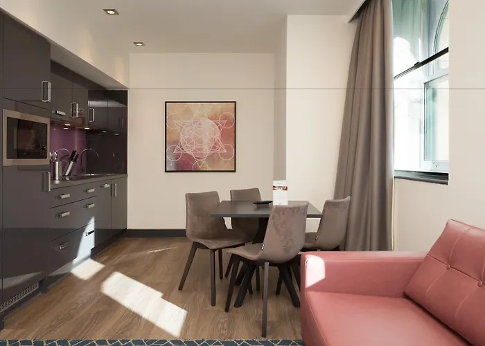 Roomzzz Manchester Victoria