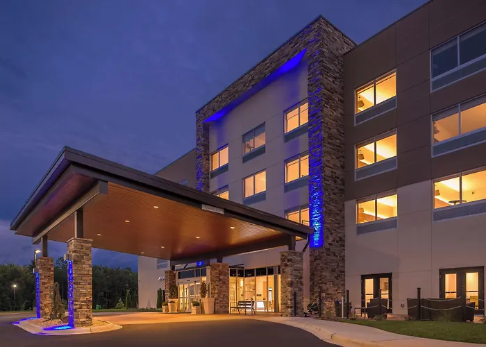 Holiday Inn Express & Suites Farmville By Ihg