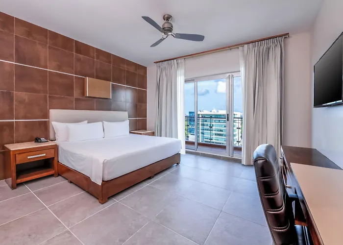Krystal Urban Cancun & Beach Club