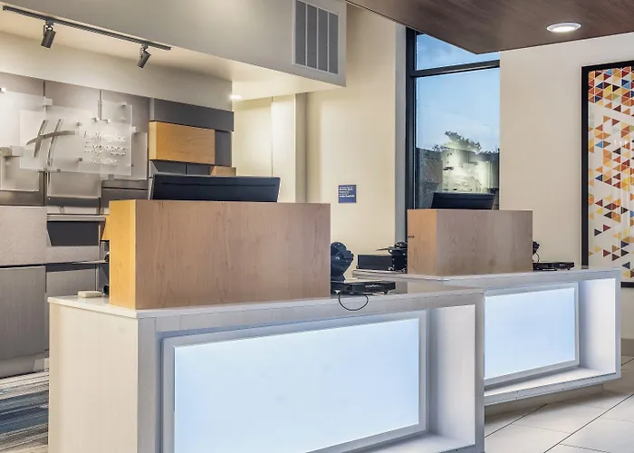 Holiday Inn Express & Suites Platteville By Ihg