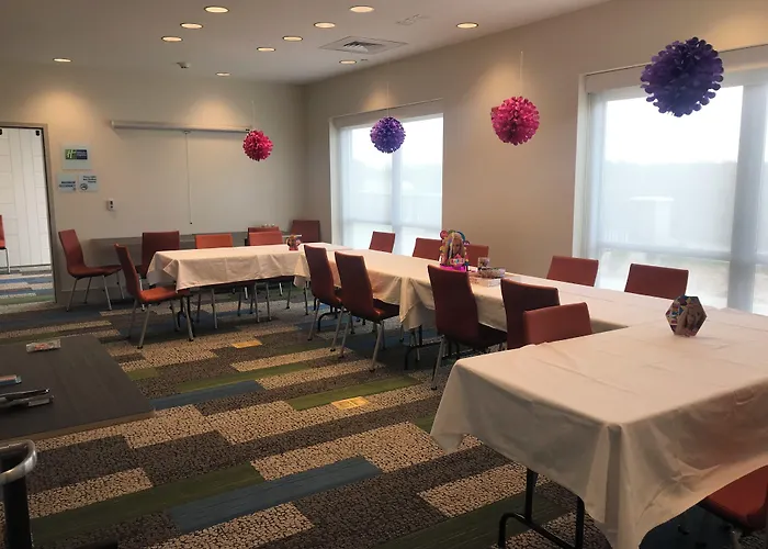 Holiday Inn Express & Suites - Elizabethtown North By Ihg