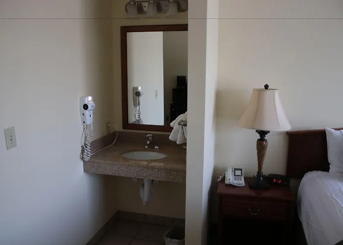 The Edgewood Hotel And Suites