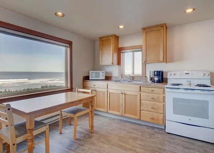 Ester Lee Oceanview Inn