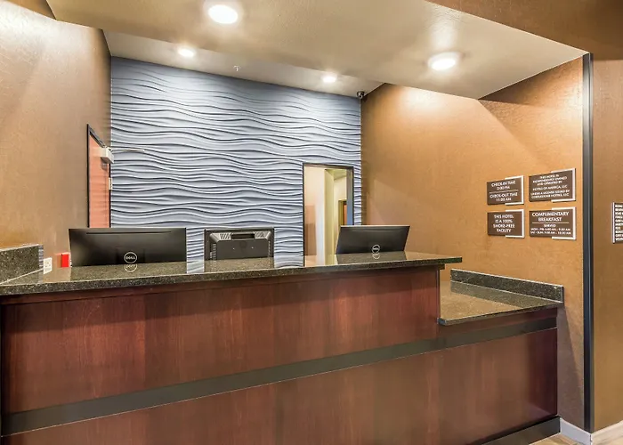 Cobblestone Hotel & Suites - Stevens Point