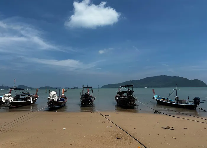 Aqua Resort Phuket - Near Beach And Chalong Pier