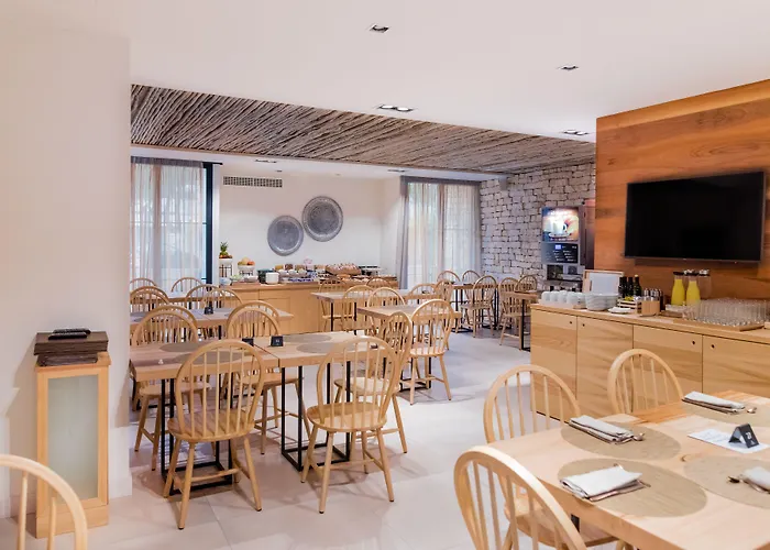 Cumeja Beach Club & Hotel