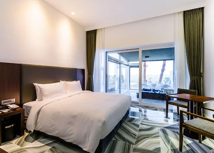 Aguila Hotel Jeju Oceano Suite