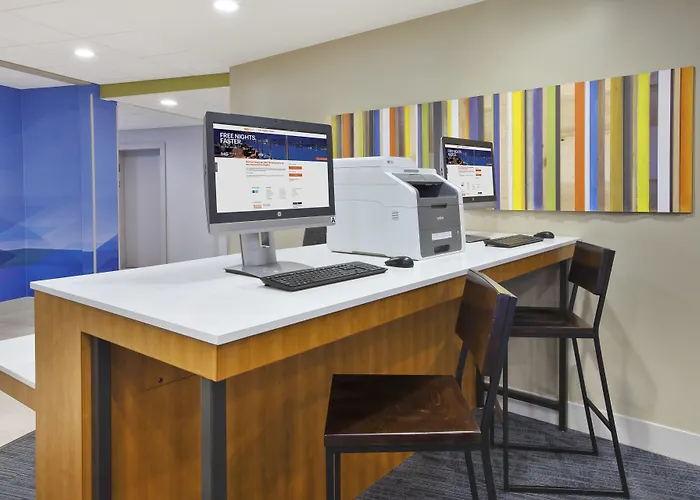 Holiday Inn Express & Suites - Parkersburg East By Ihg