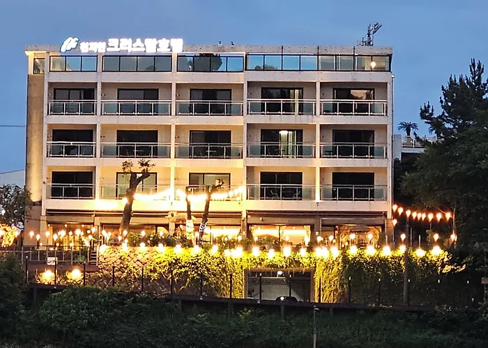 Cheonjiyeon Crystal Hotel