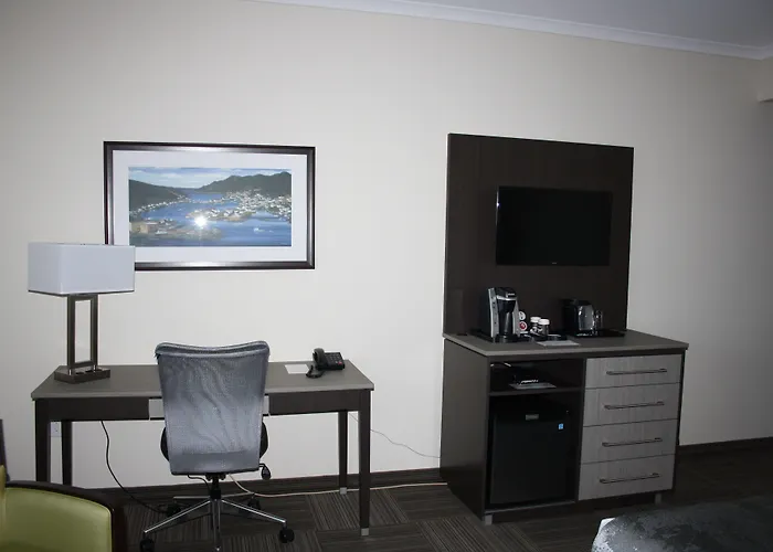 Crossroads Inn & Suites