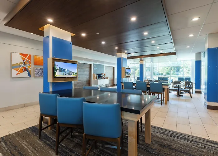 Holiday Inn Express & Suites Greenwood Mall By Ihg
