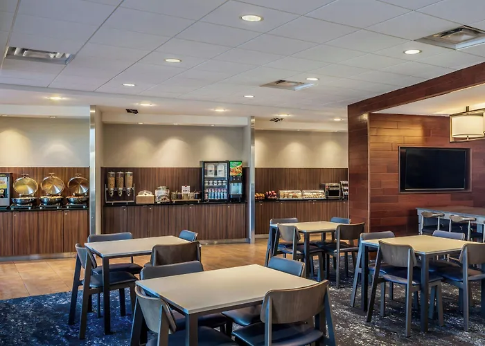 Fairfield Inn & Suites By Marriott Akron Stow