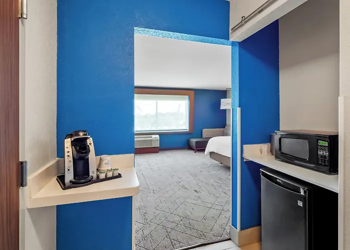 Holiday Inn Express & Suites - Detroit Northwest - Livonia By Ihg
