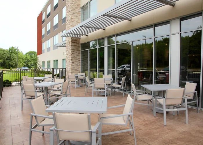Holiday Inn Express & Suites Oswego By Ihg