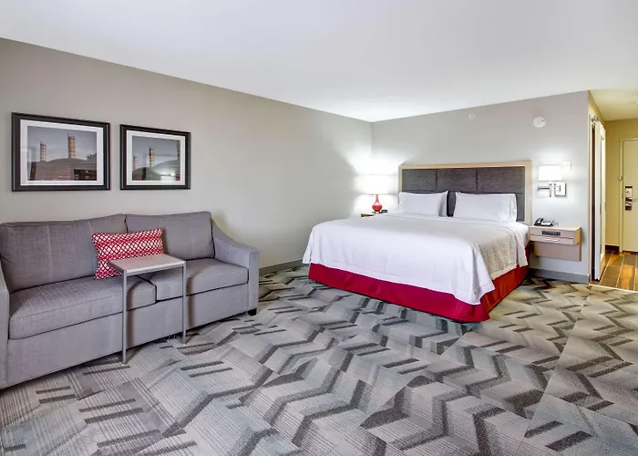 Hampton Inn & Suites - Medicine Hat
