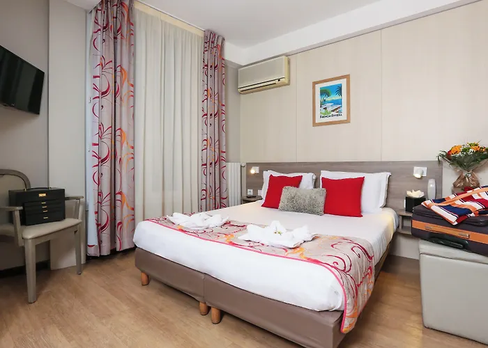 Brit Hotel Confort Le Revest Sainte-Maxime