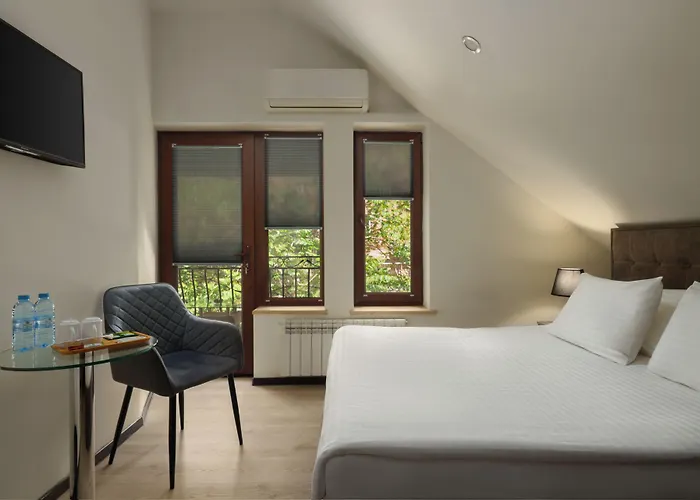 Elysium Gallery Hotel