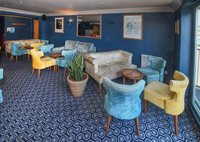 The Queens Hotel & Victoria Cloisters Apartments