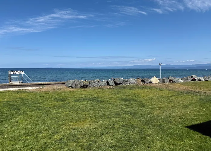 Sand Pebbles Inn