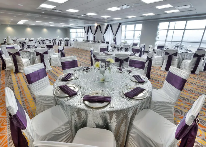 Applause Hotel Calgary Airport By Clique