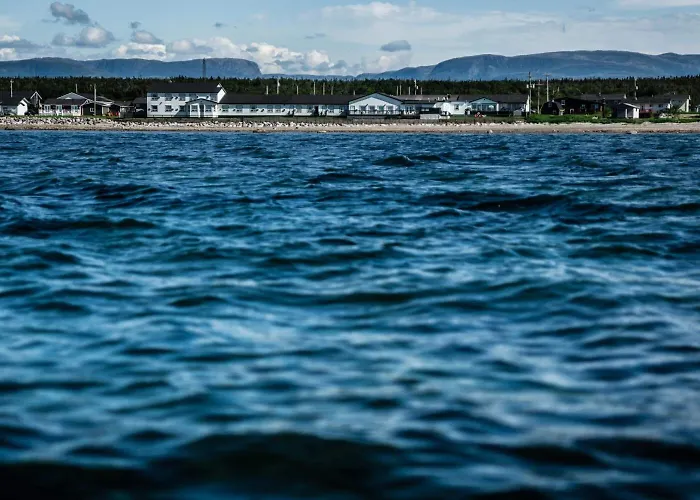 Shallow Bay Motel & Cabins Conference Centre