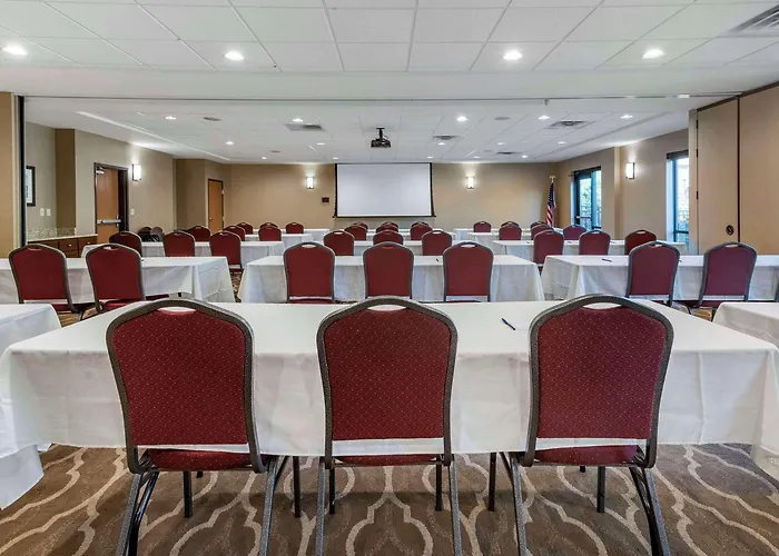 Comfort Suites Bridgeport - Clarksburg